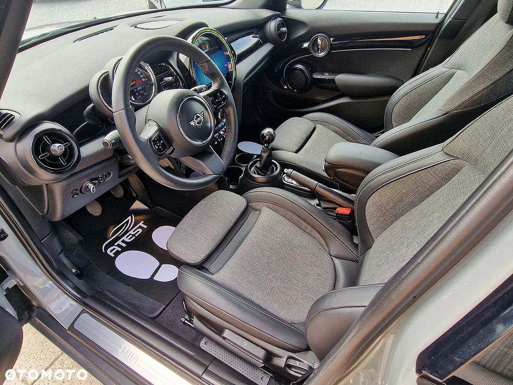 MINI Cooper Essential Trim - 8