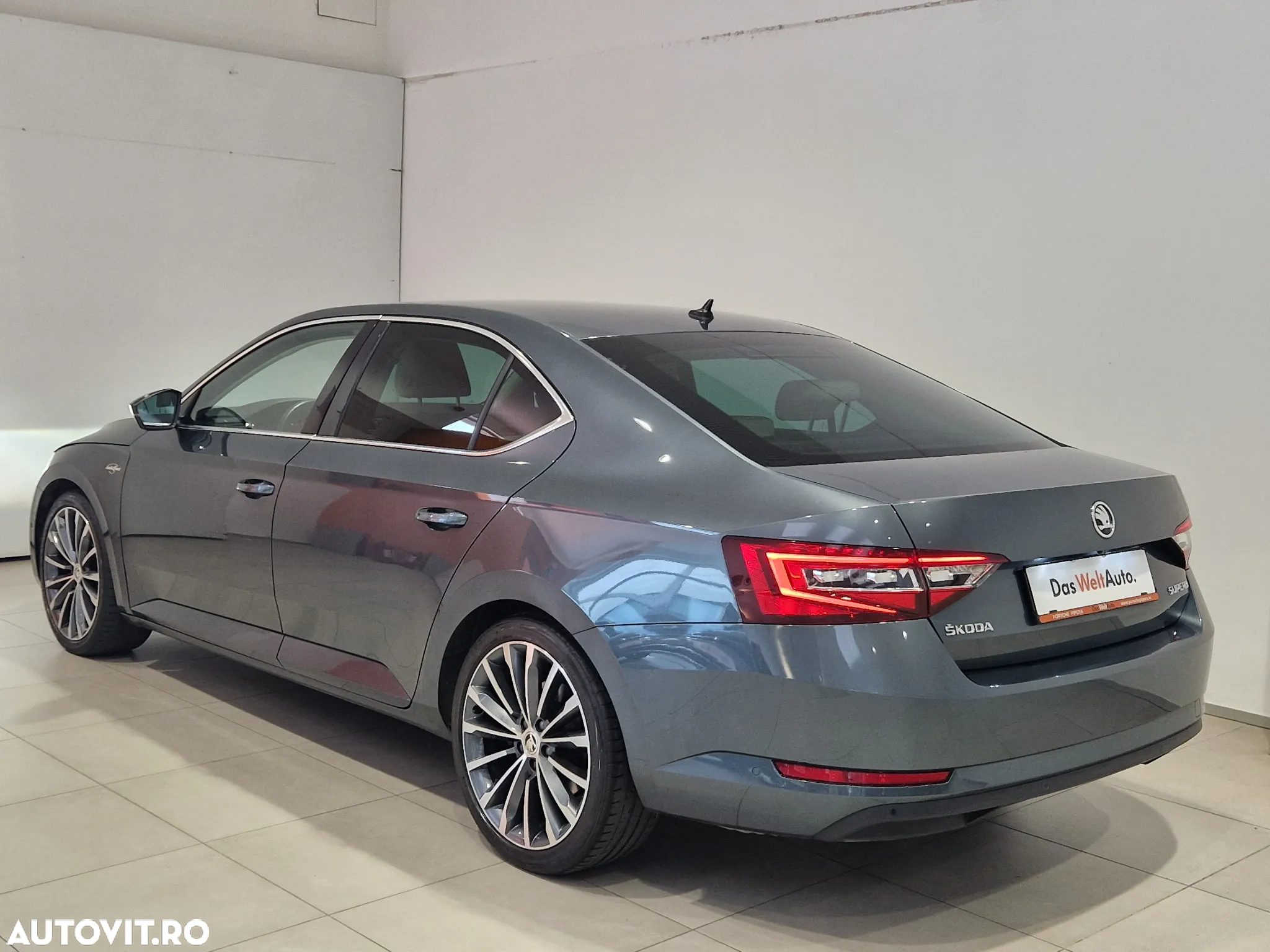 Skoda Superb 2.0 TDI DSG Laurin & Klement - 3
