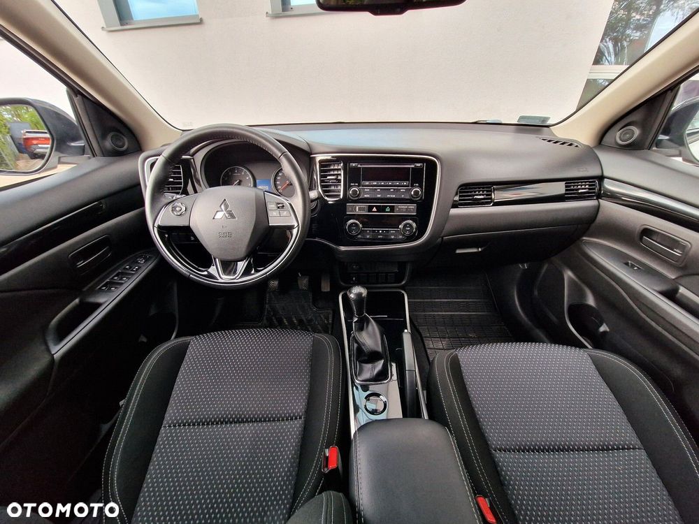 Mitsubishi Outlander 2.0 Invite + 2WD - 13