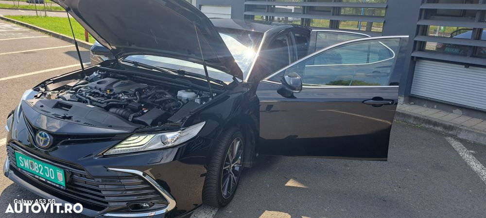 Toyota Camry Luxury - 19