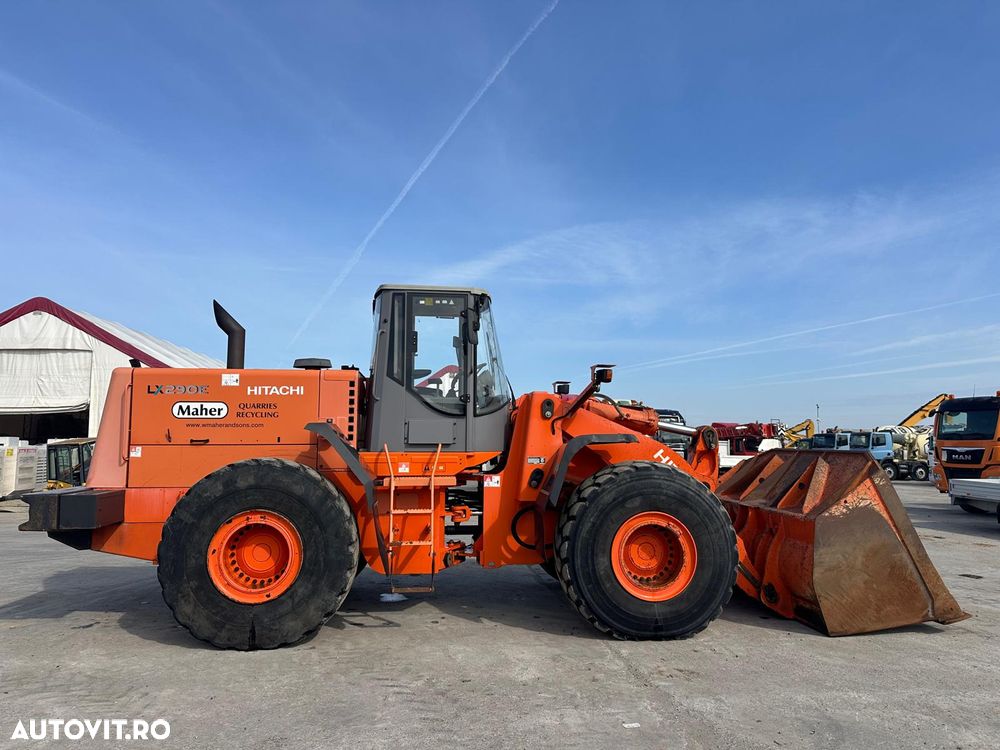 Hitachi LX290E - 5