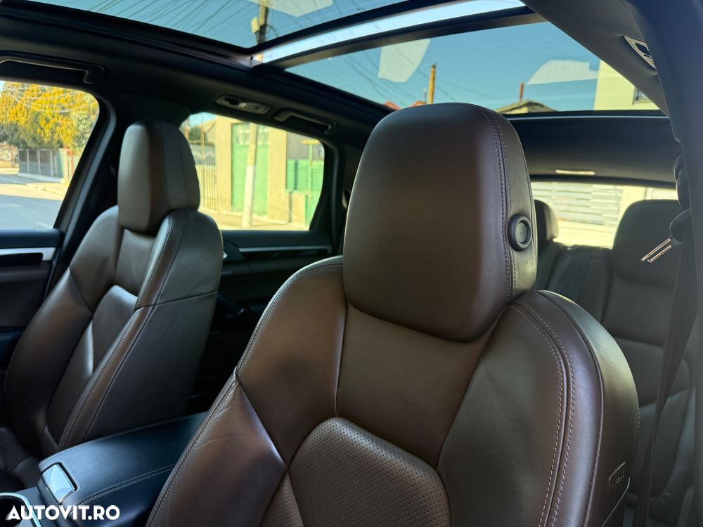 Porsche Cayenne - 12