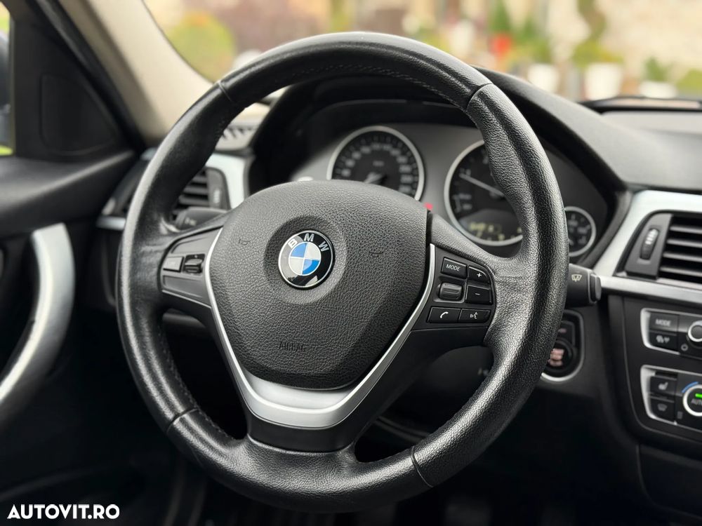 BMW Seria 3 318d xDrive - 34