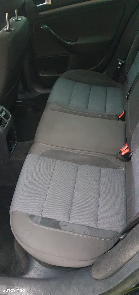 Volkswagen Golf 1.6 TDI DPF Highline - 8