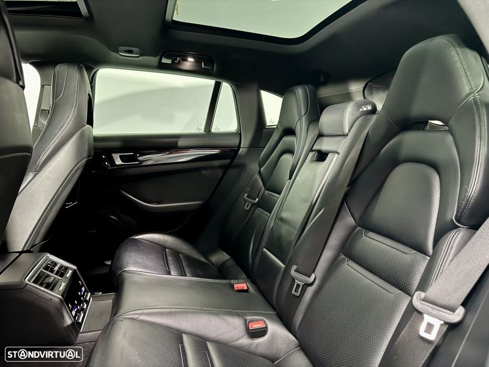 Porsche Panamera Sport Turismo 4 - 16