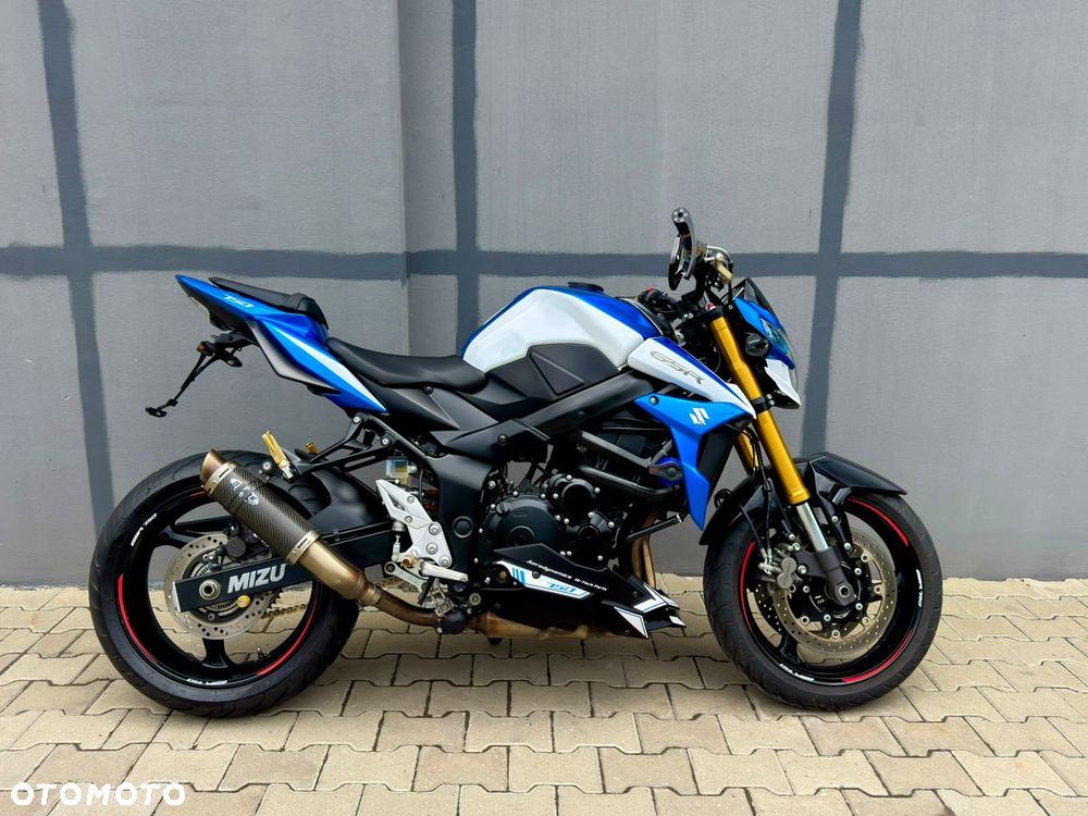 Suzuki GSR - 2
