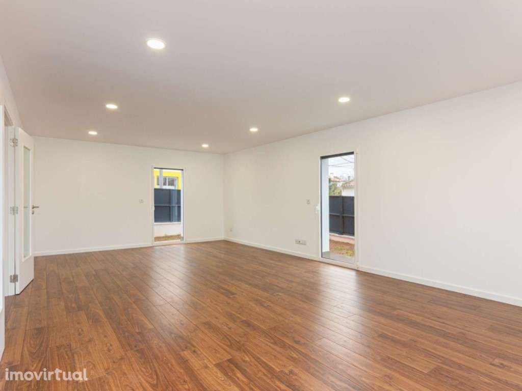 Moradia Geminada T3 com jardim inserida na Vila histórica da Areia - Grande imagem: 5/25