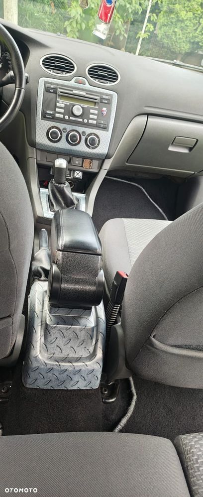 Ford Focus 1.6 16V Trend - 22
