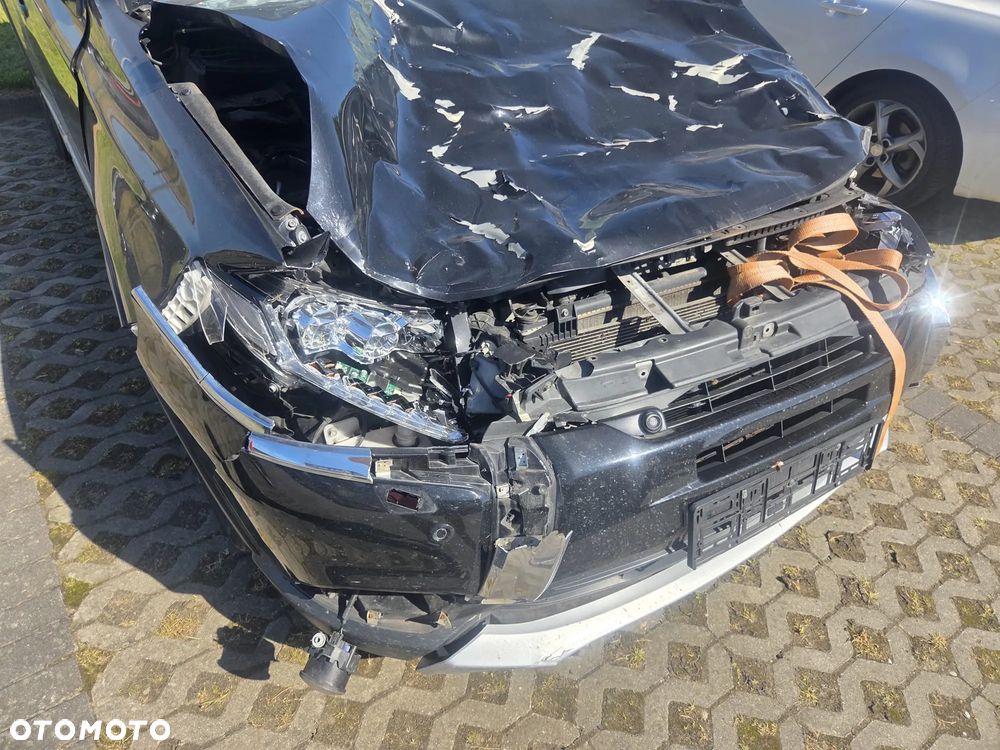 Mitsubishi Outlander 2.0 Instyle Navi 4WD CVT - 19