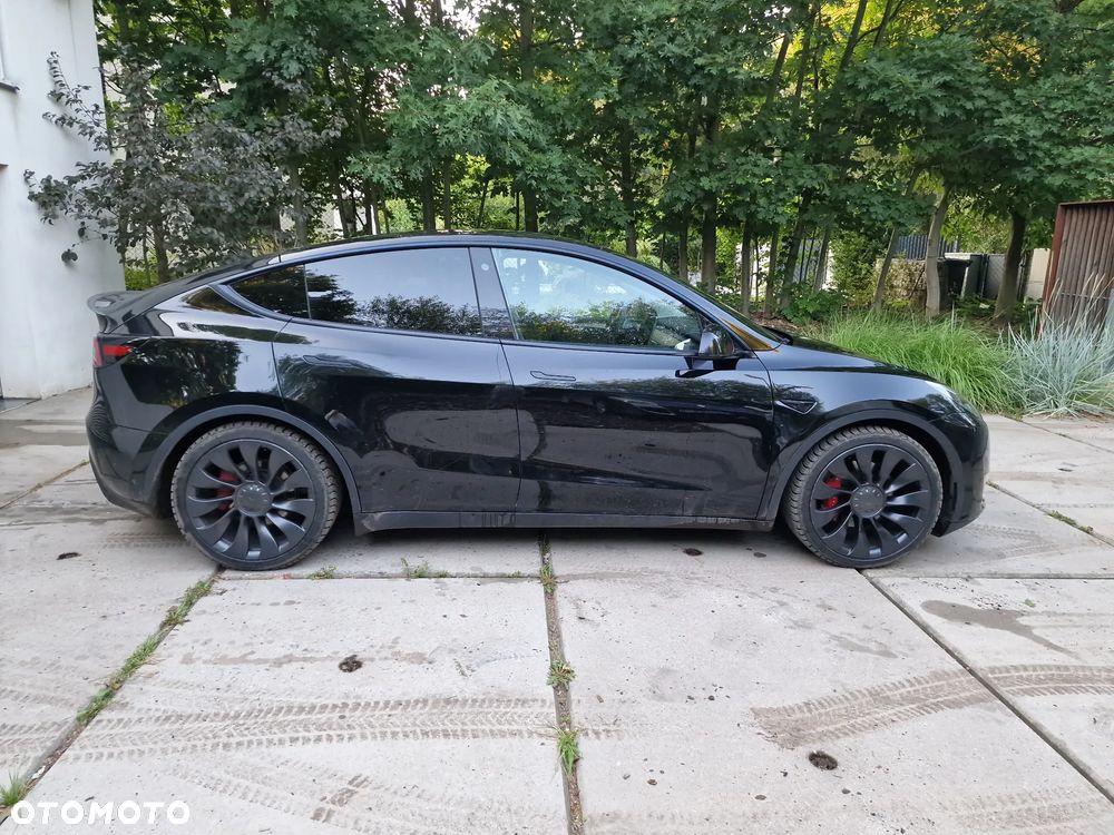Tesla Model Y Performance AWD - 3