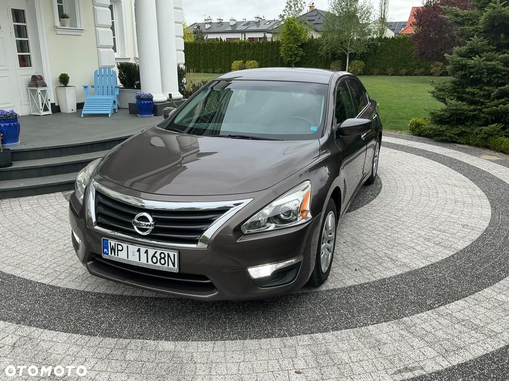 Nissan Altima - 1