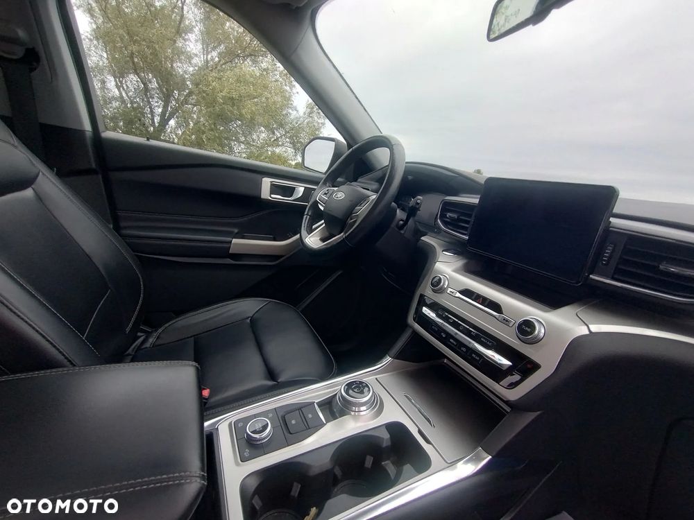 Ford Explorer - 28