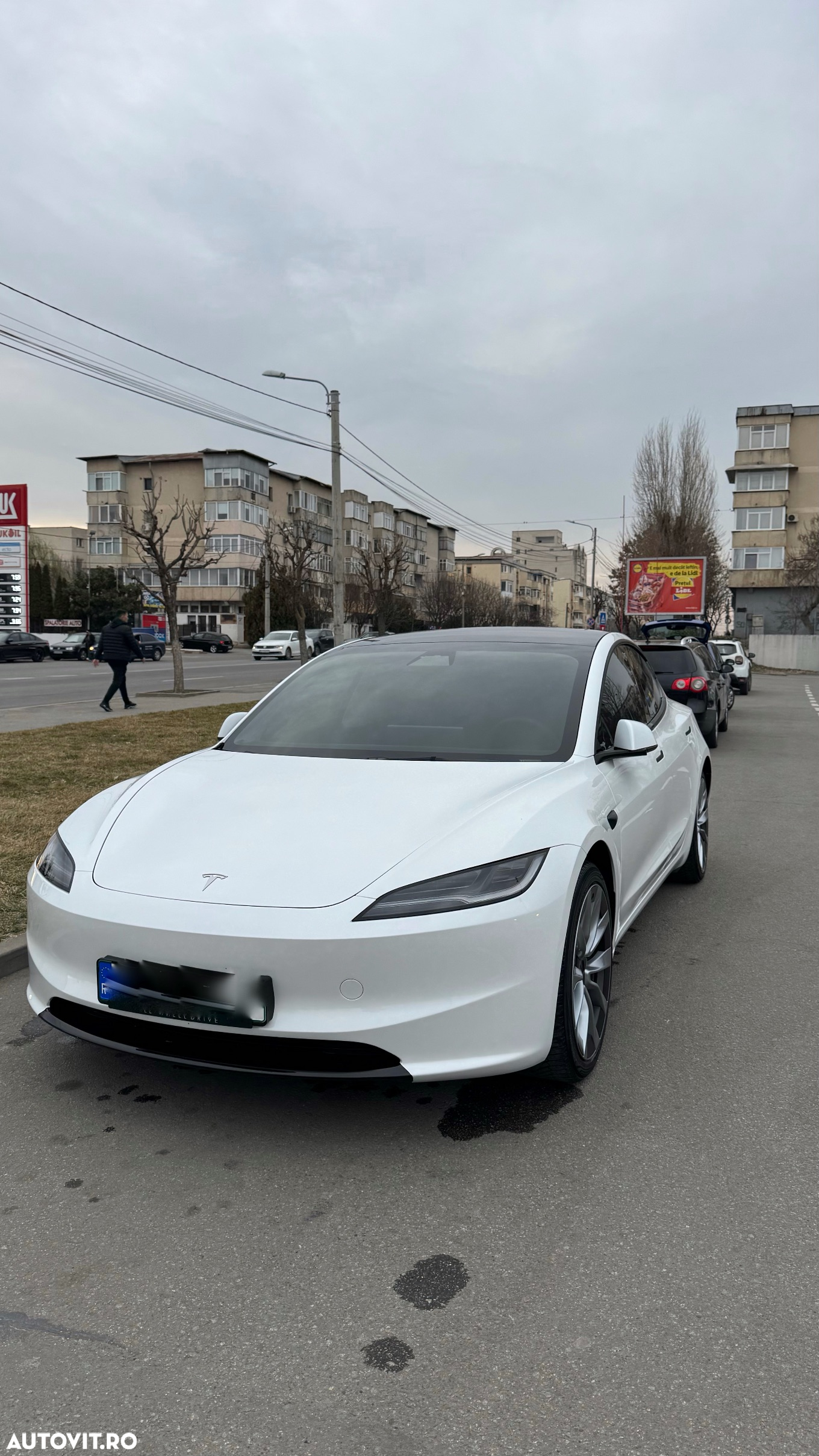 Tesla Model 3 Standard Reichweite Plus Hinterradantrieb - 3