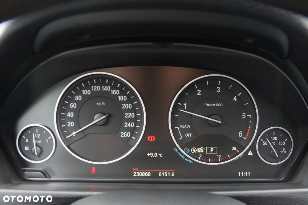 BMW Seria 3 320d Touring xDrive - 22