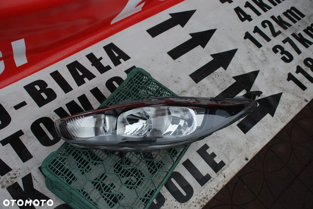ford fiesta MK7 FL lift lampa prawa nr 50194 WYSYŁKA - 2