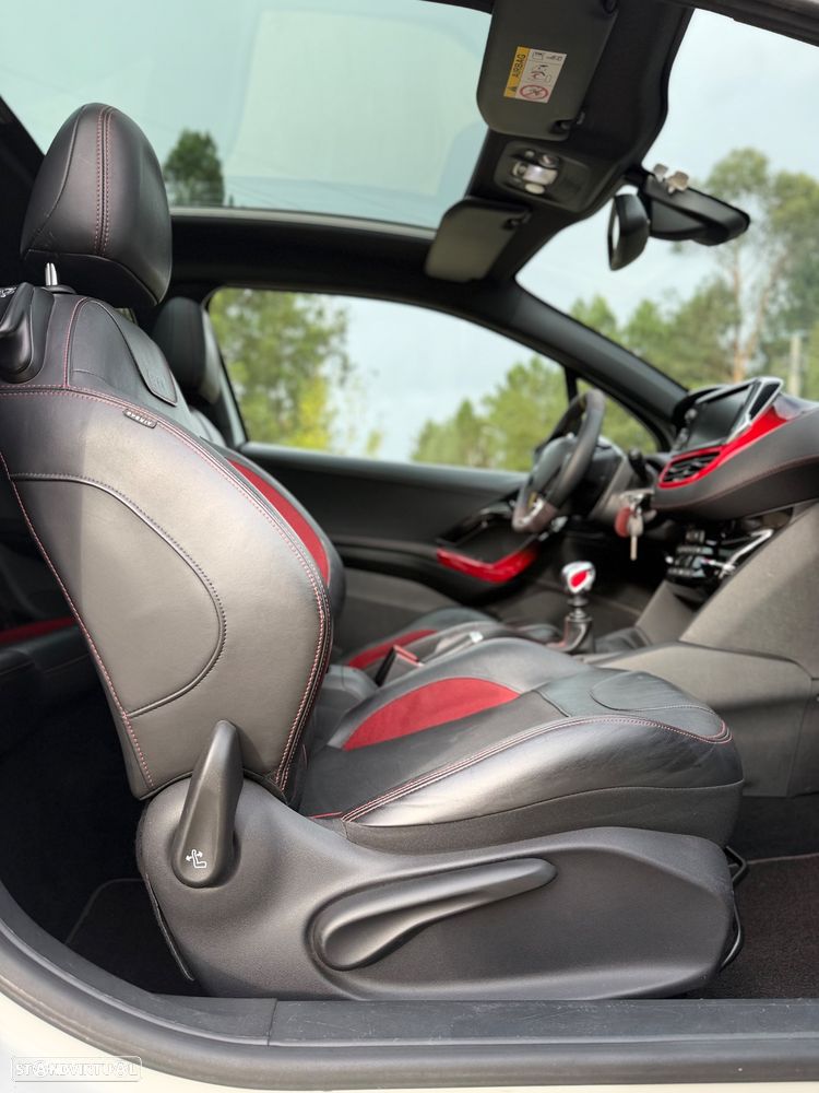 Peugeot 208 GTI 200 THP - 26