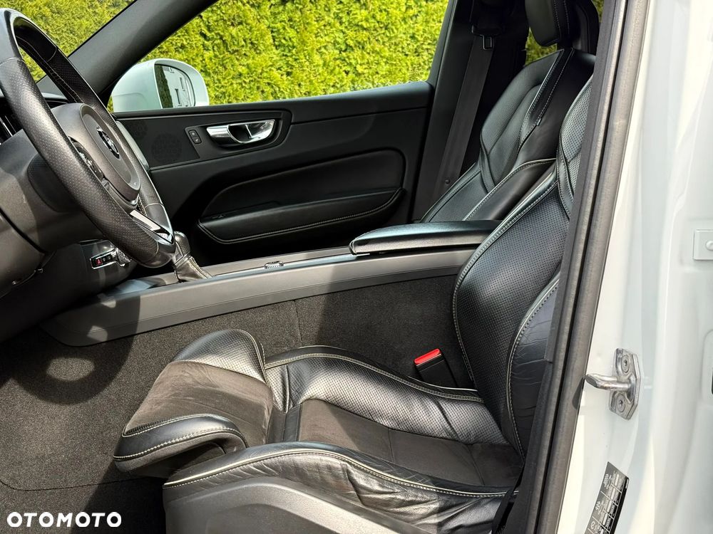 Volvo XC 60 D4 AWD R-Design - 14