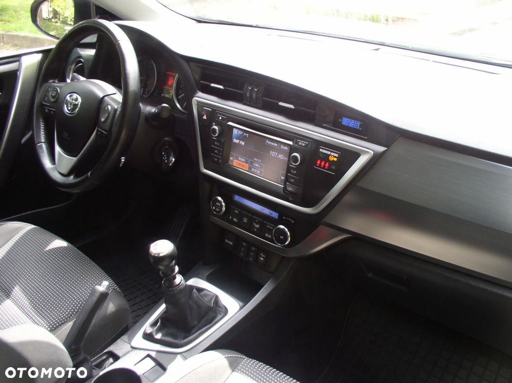 Toyota Auris 1.6 Valvematic Executive - 21