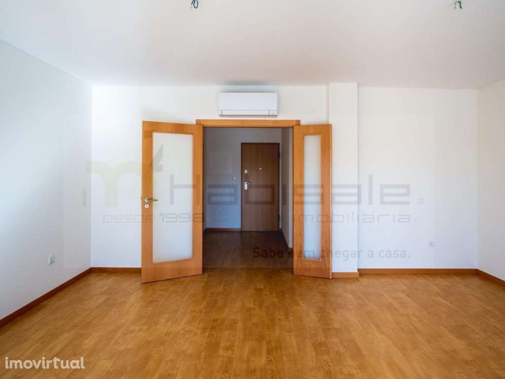 Apartamento T2 no Centro da Parede com Amplo Terraço em Condominio ... - Grande imagem: 3/14