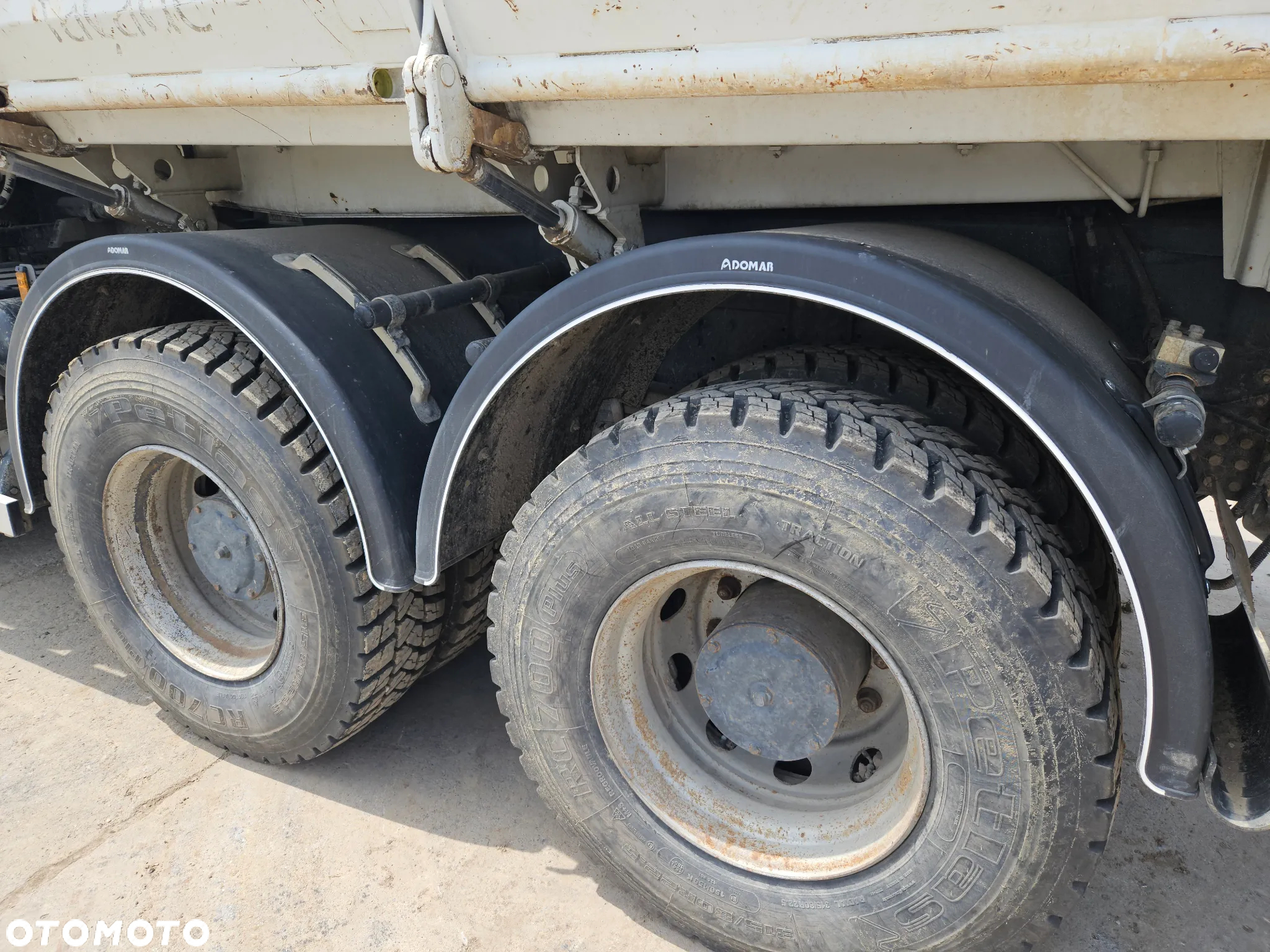 Iveco 440 - 12
