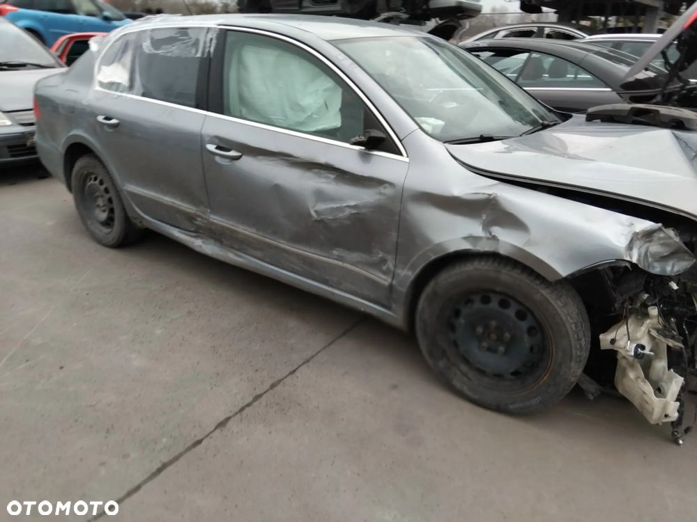 Skoda Superb 2 z silnikiem 2,0 tdi ozn. CBB i skrzynią manualną KNY lakier kod LF8L - 3