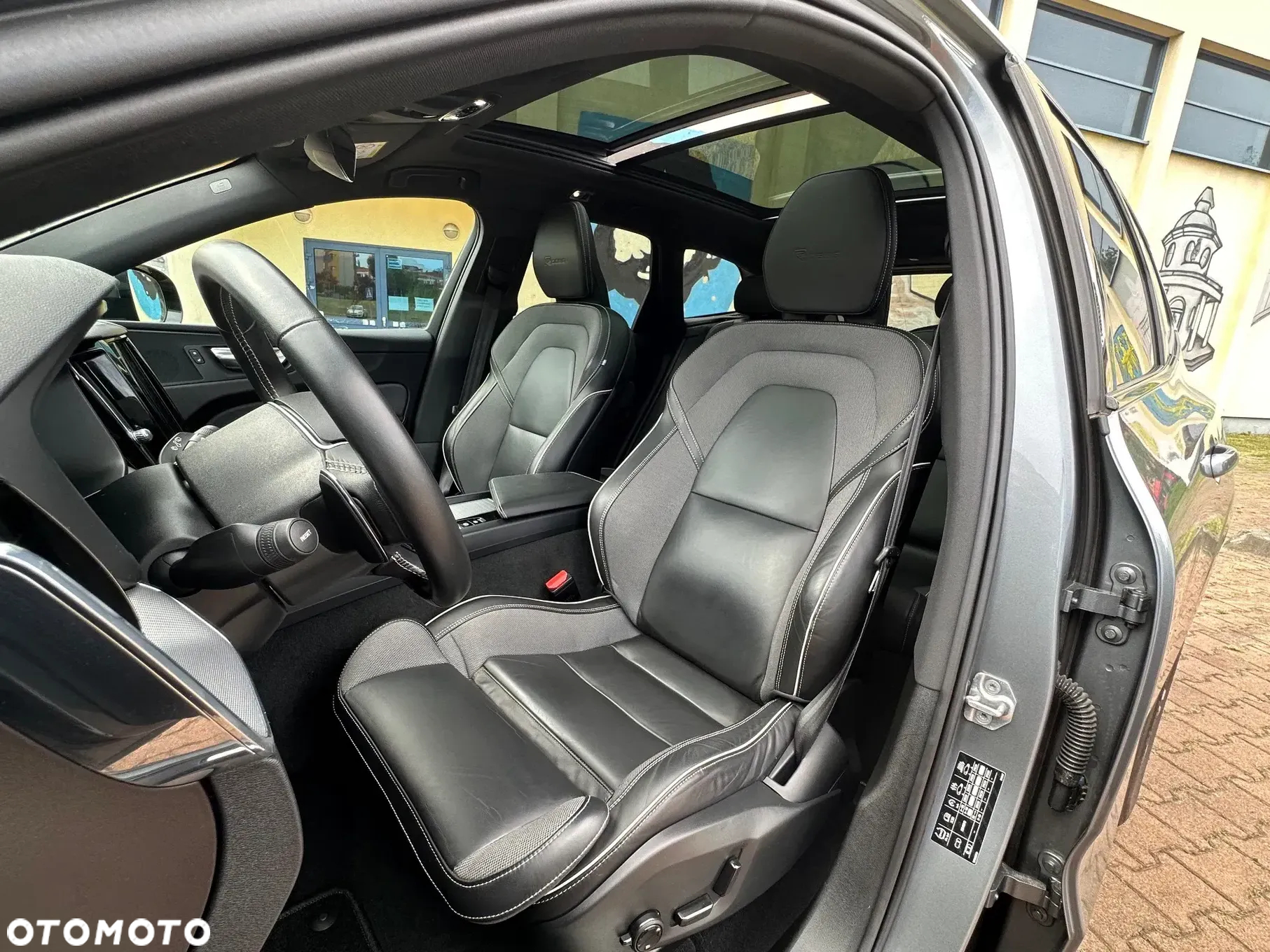Volvo XC 60 D4 R-Design - 27