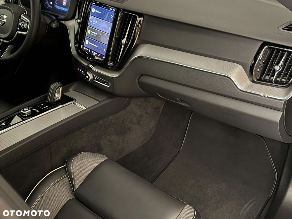Volvo XC 60 B4 D AWD Plus Dark - 11