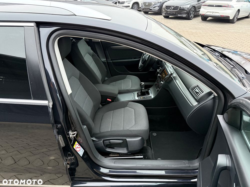 Volkswagen Passat 2.0 TDI BlueMotion Technology Exclusive - 25