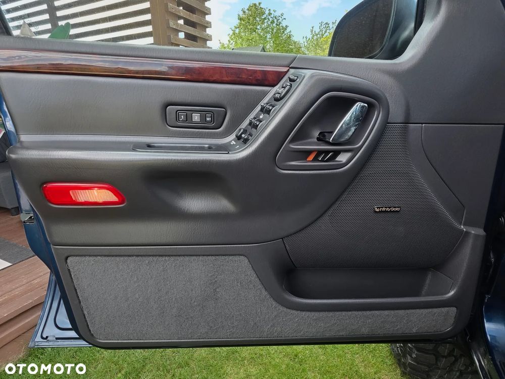 Jeep Grand Cherokee - 19