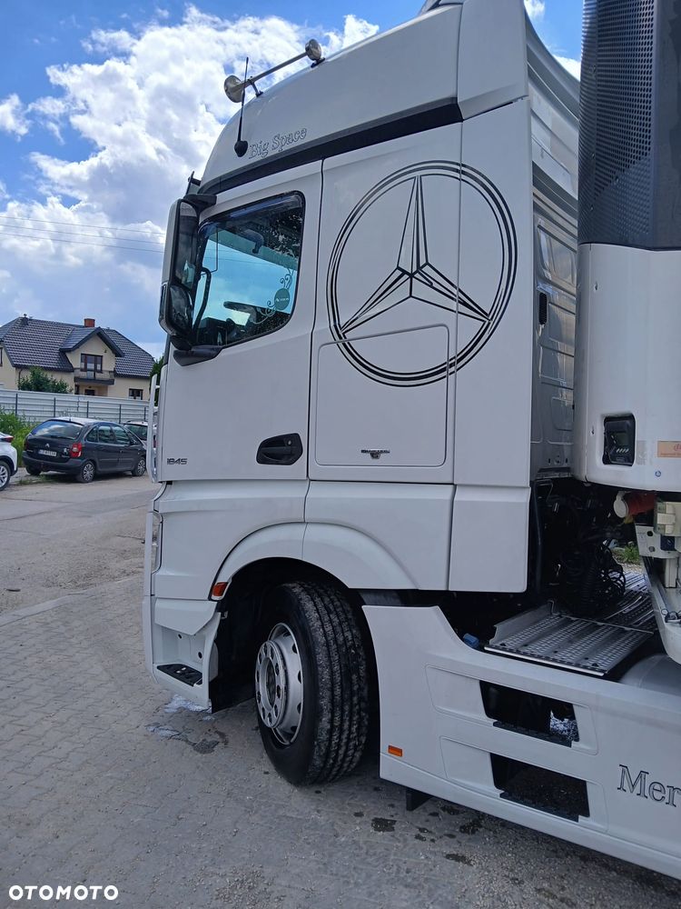 Mercedes-Benz Actros - 5
