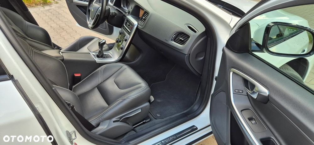 Volvo V60 D3 Momentum Core - 17