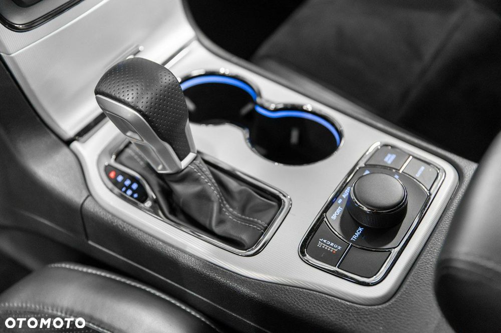 Jeep Grand Cherokee - 32