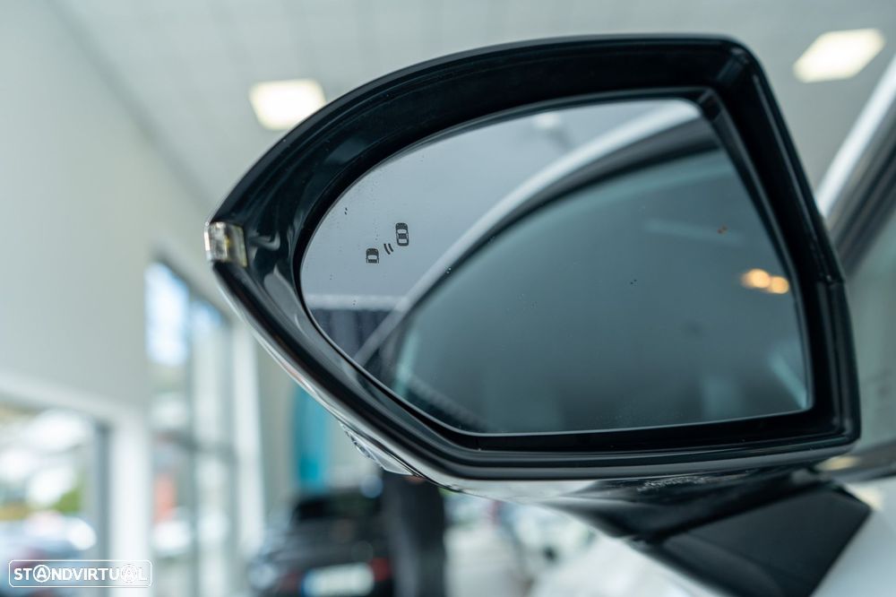 MG MG4 64 kWh Luxury - 13