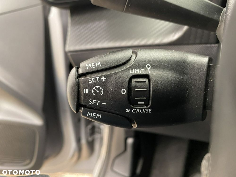 Peugeot 208 - 24