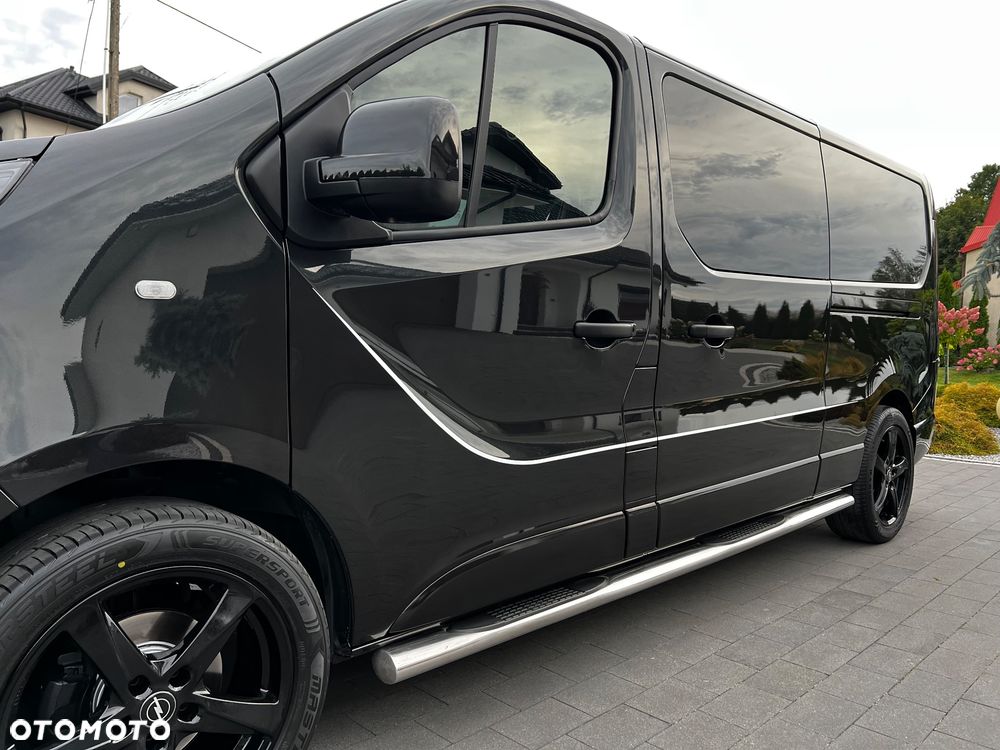 Opel VIVARO BLACK & WHITE 5 osób - 38