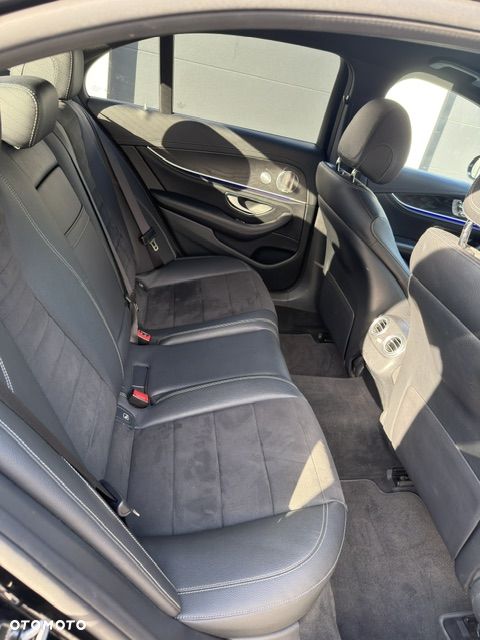 Mercedes-Benz Klasa E 220 d 4-Matic 9G-TRONIC - 22