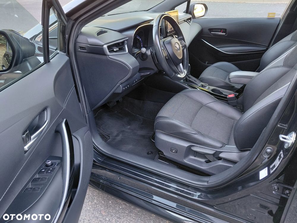 Toyota Corolla 2.0 Hybrid Executive - 27