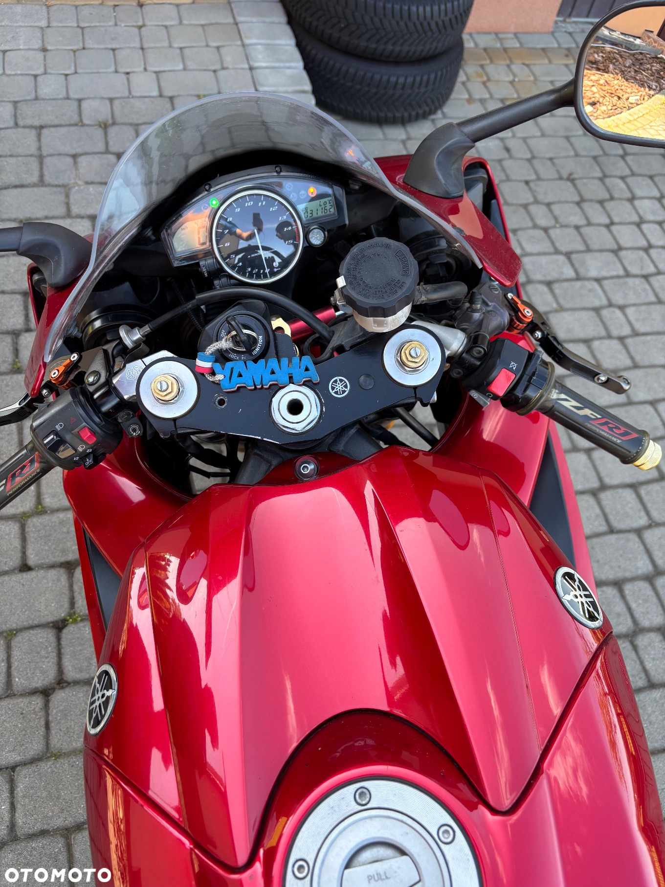 Yamaha R1 - 6