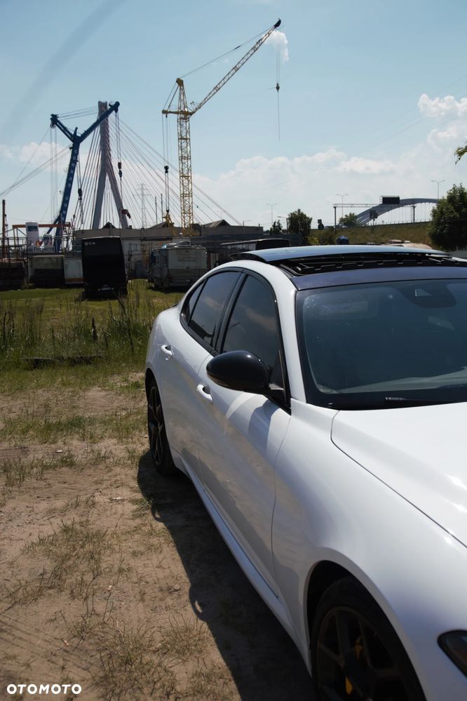 Alfa Romeo Giulia 2.0 Turbo 16V AT8-Q4 Ti - 23
