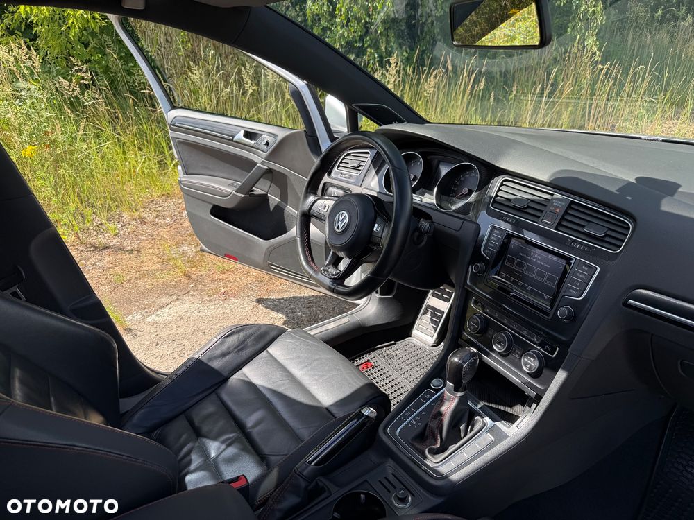 Volkswagen Golf - 22