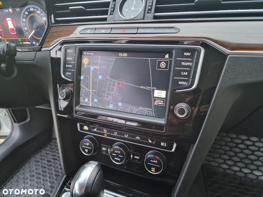 Volkswagen Passat - 26