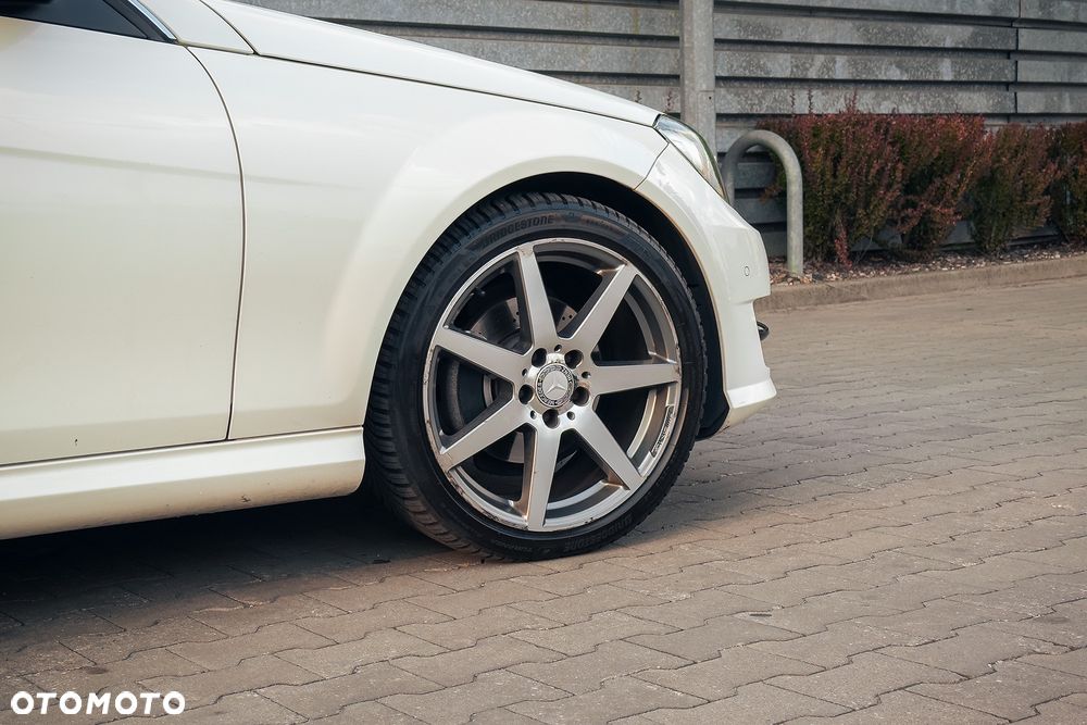 Mercedes-Benz Klasa C 250 CGI BlueEff - 17
