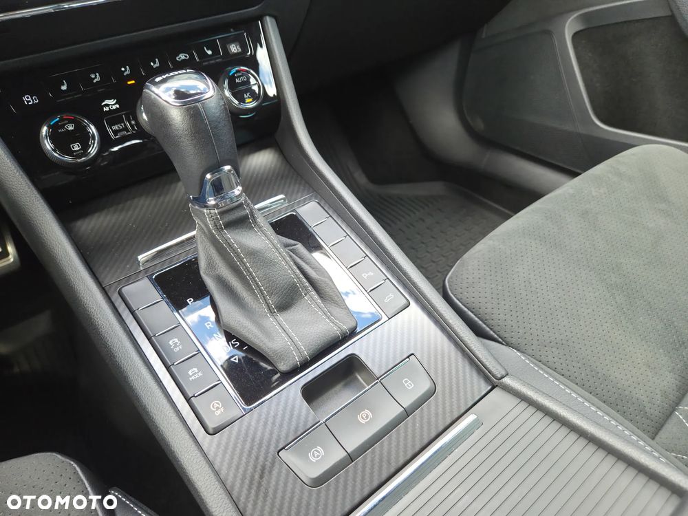 Skoda Superb 2.0 TDI SCR Sportline DSG - 24