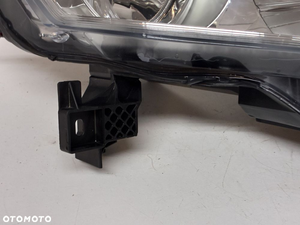 OPEL ZAFIRA B LAMPA PRZÓD PRZEDNIA PRAWA  EU 0301214208 93192444 13260845 - 7