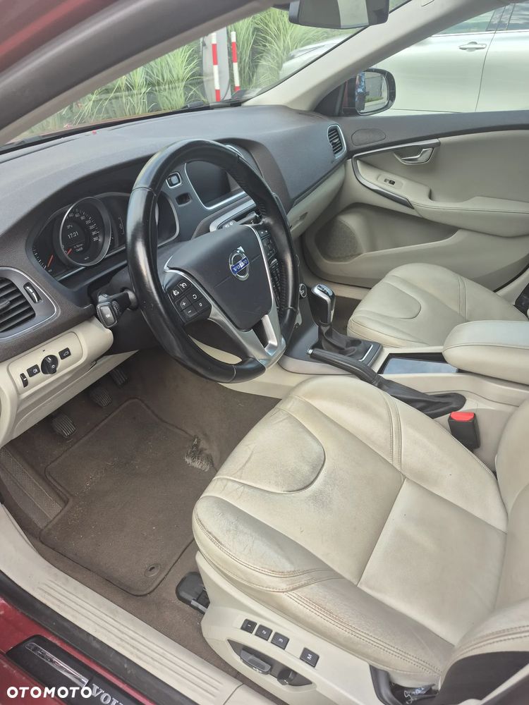 Volvo V40 D3 Summum - 34