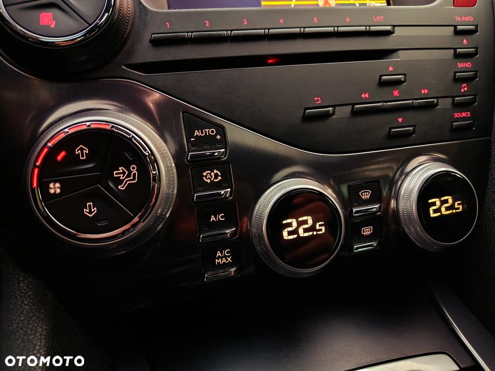 Citroën DS5 e-HDi 110 EGS6 SoChic - 22