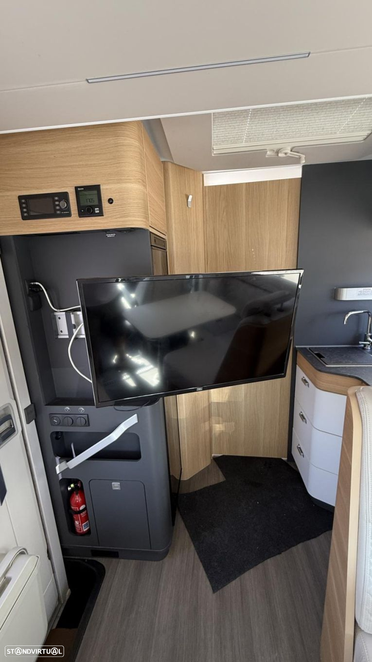 Adria Matrix 670 SC cama central e basculante - 54