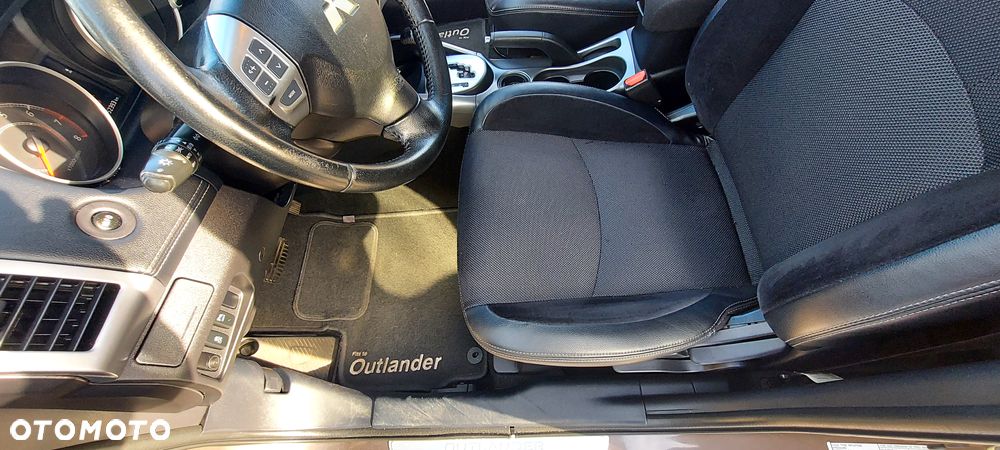 Mitsubishi Outlander 2.0 Intense + 2WD EU5 CVT - 16