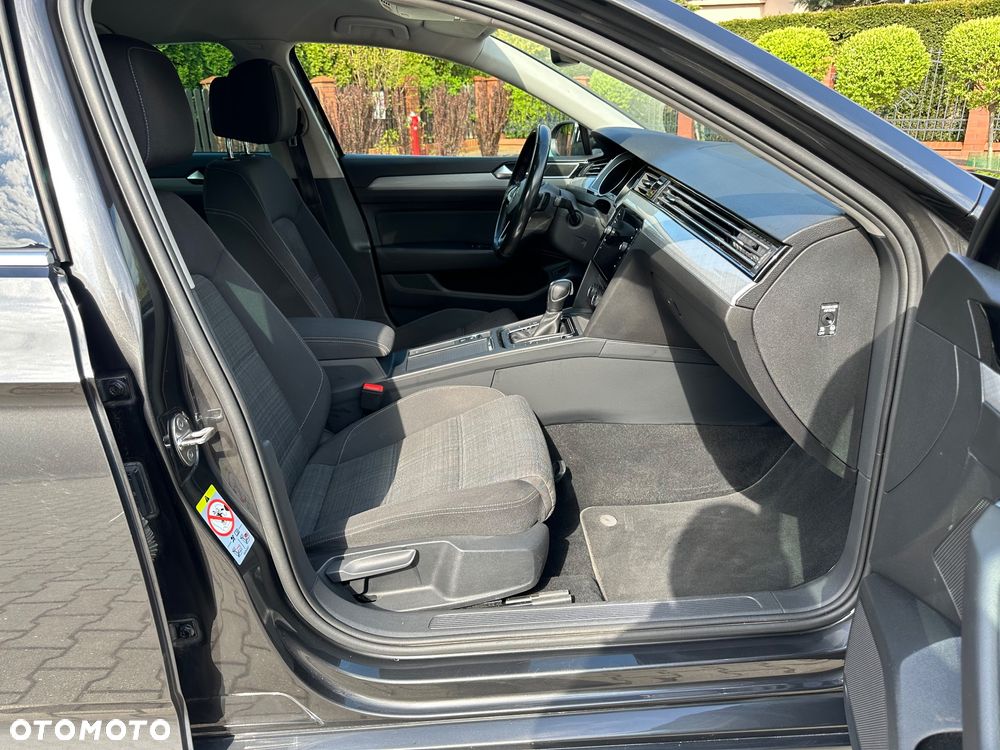 Volkswagen Passat 2.0 TDI Elegance DSG - 25