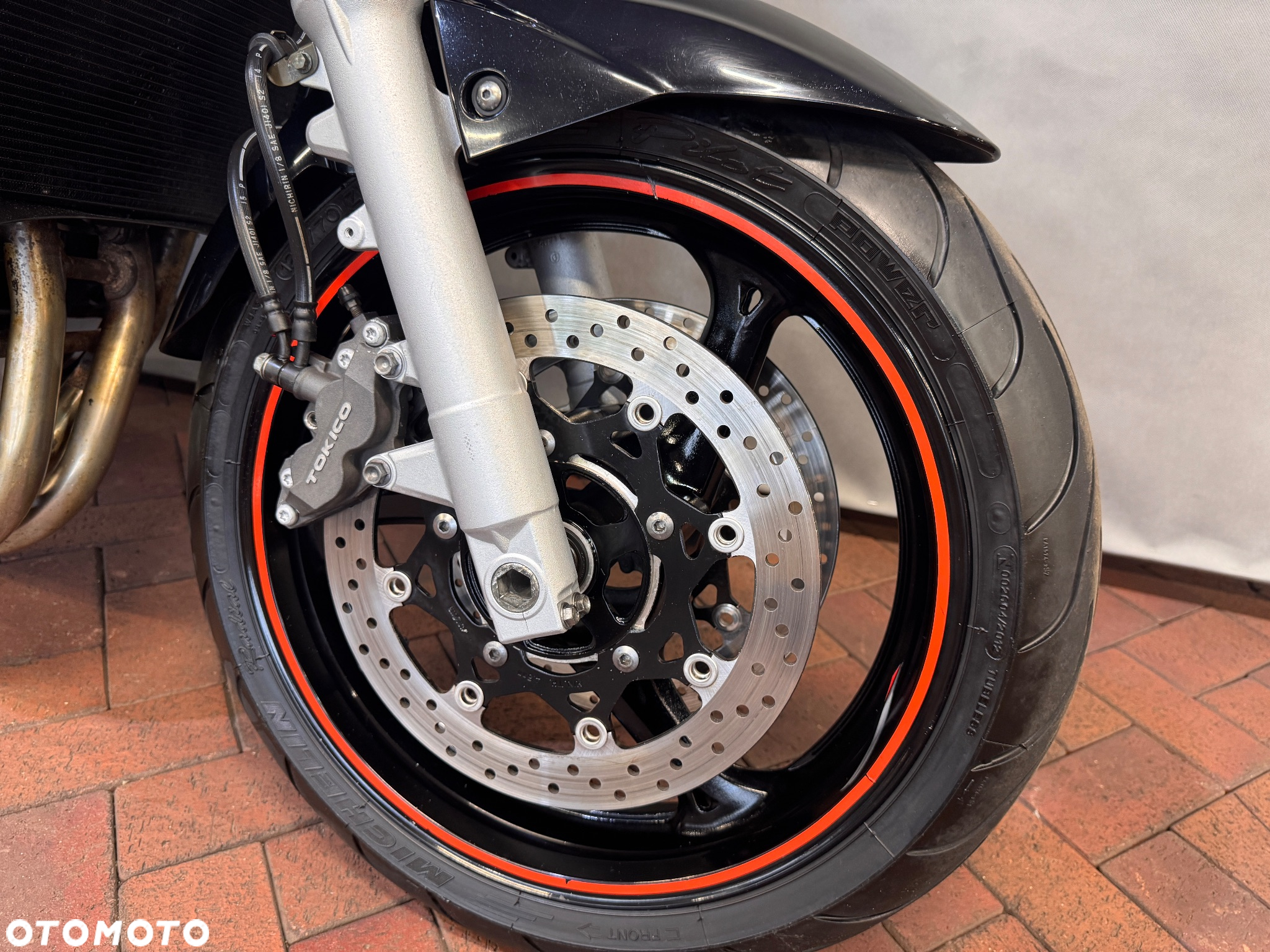 Suzuki GSR - 17